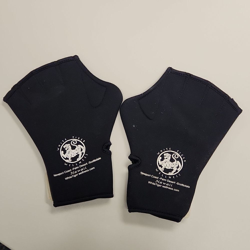White Tiger Wellness Water Resistance Gloves S